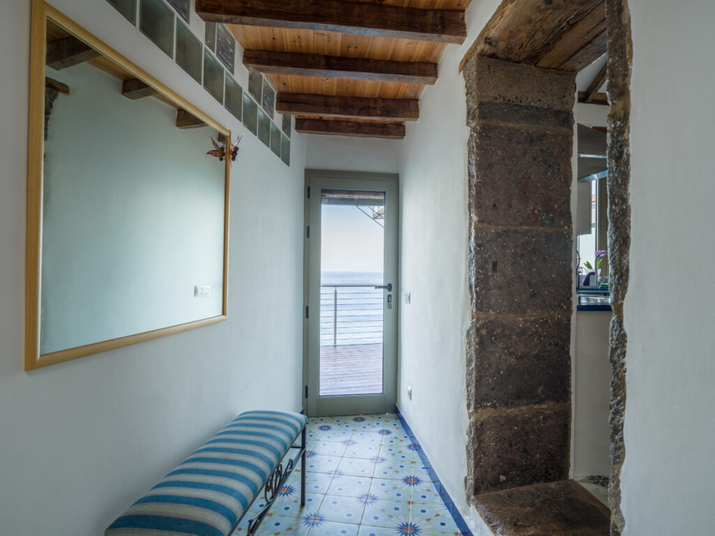 Siempre mirando al mar