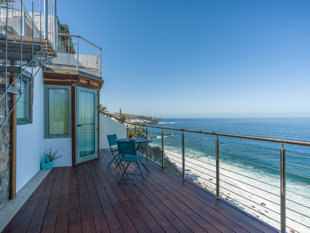 Observando la fuerza del mar